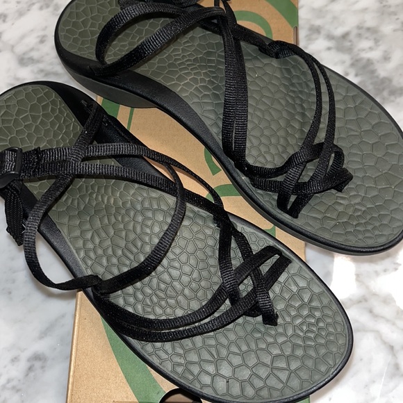 Chaco Womens adjustable black sandals 9 - Picture 4 of 4